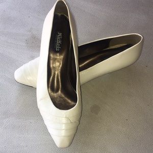 pumps NICKELS beige (9) great condition